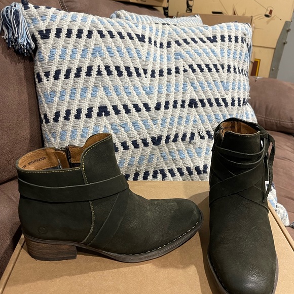 New Born leather dark olive leather booties sz 7 m $120 - Picture 6 of 6